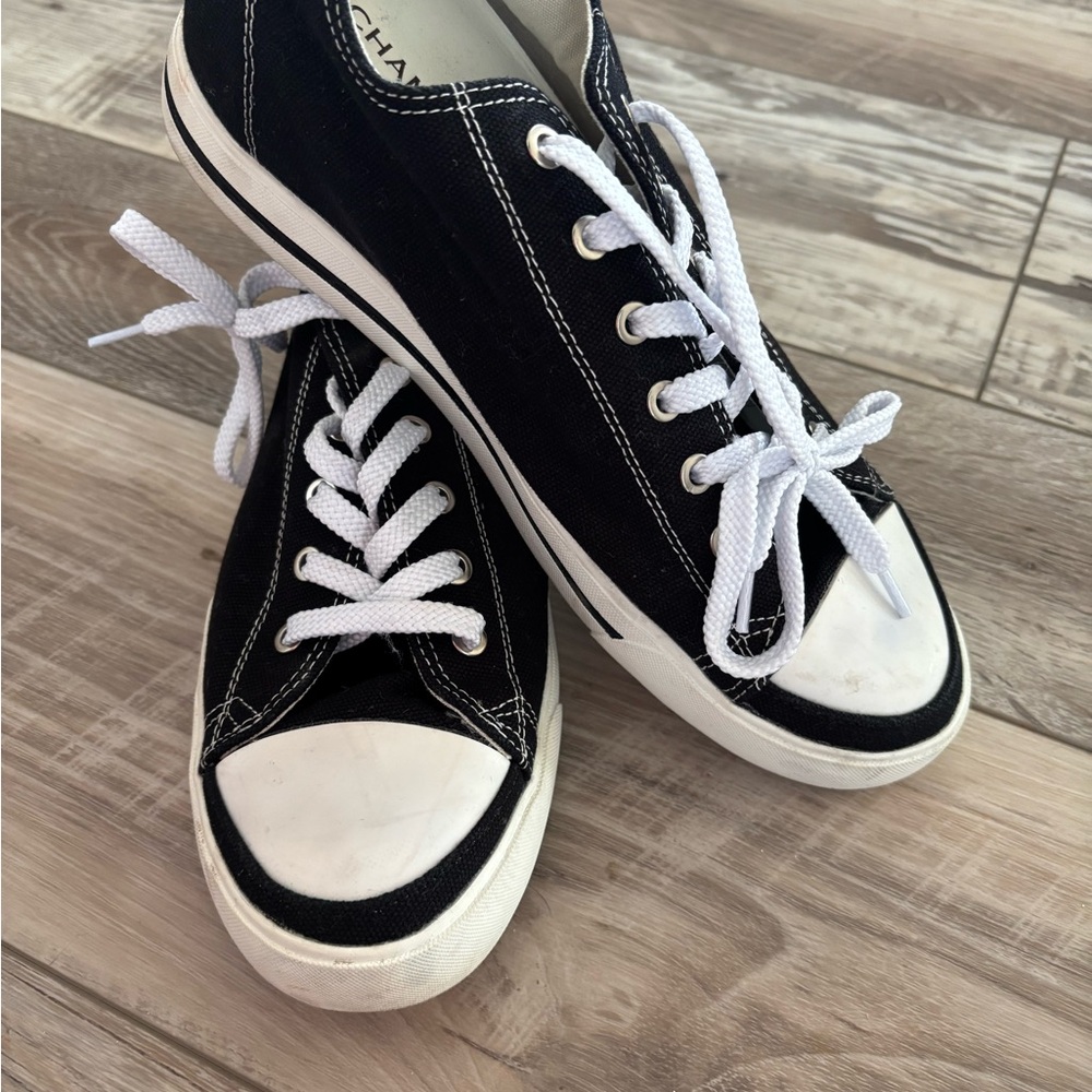 Camparipa Canvas Sneaker
Size 9